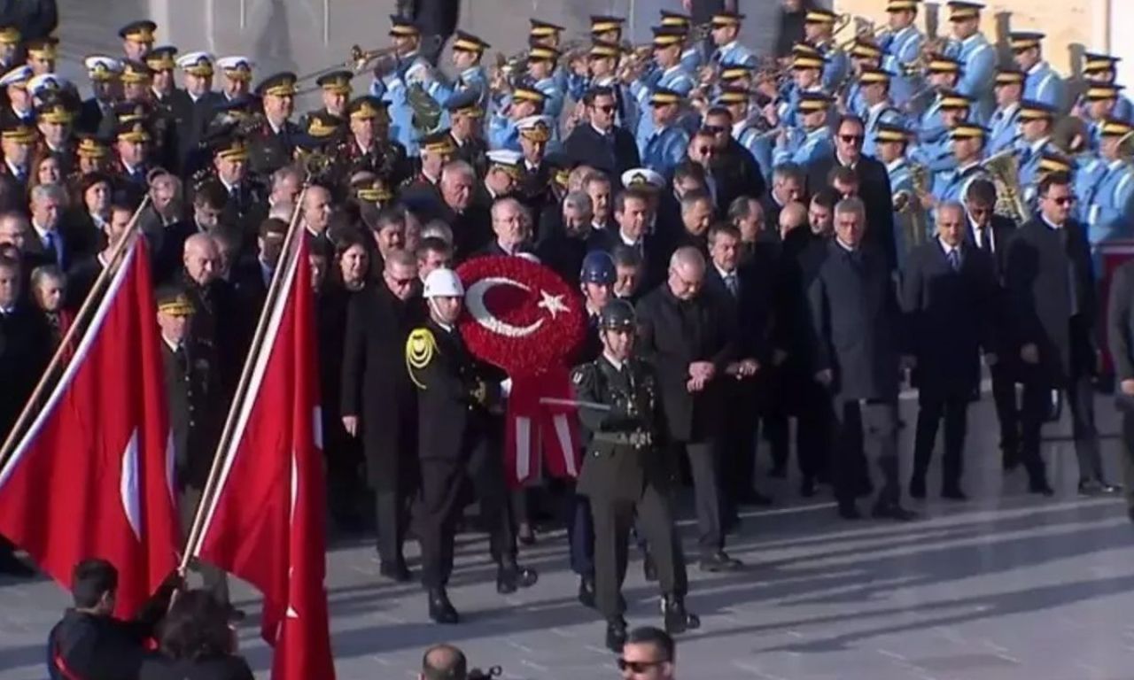 Son dakika | Cumhurbaşkanı Erdoğan, Anıtkabir özel defterini imzaladı: Aziz Atatürk zat-ı alinizi bir kez daha rahmetle anıyoruz - 1. Resim