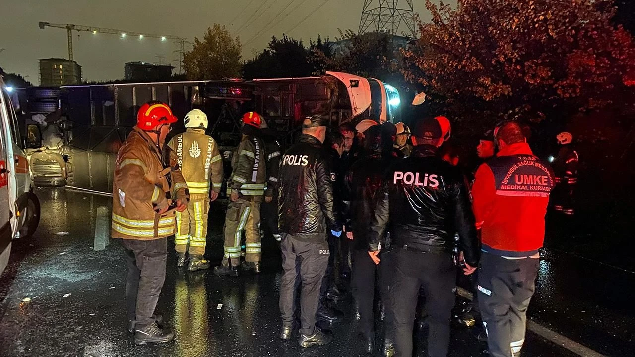 Son dakika | İstanbul'da yolcu otobüsü devrildi! Ölü ve yaralılar var