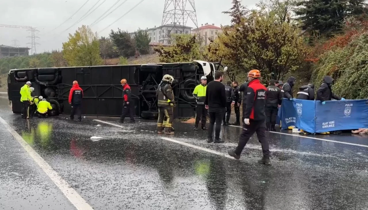 Son dakika | İstanbul'da yolcu otobüsü devrildi! Ölü ve yaralılar var