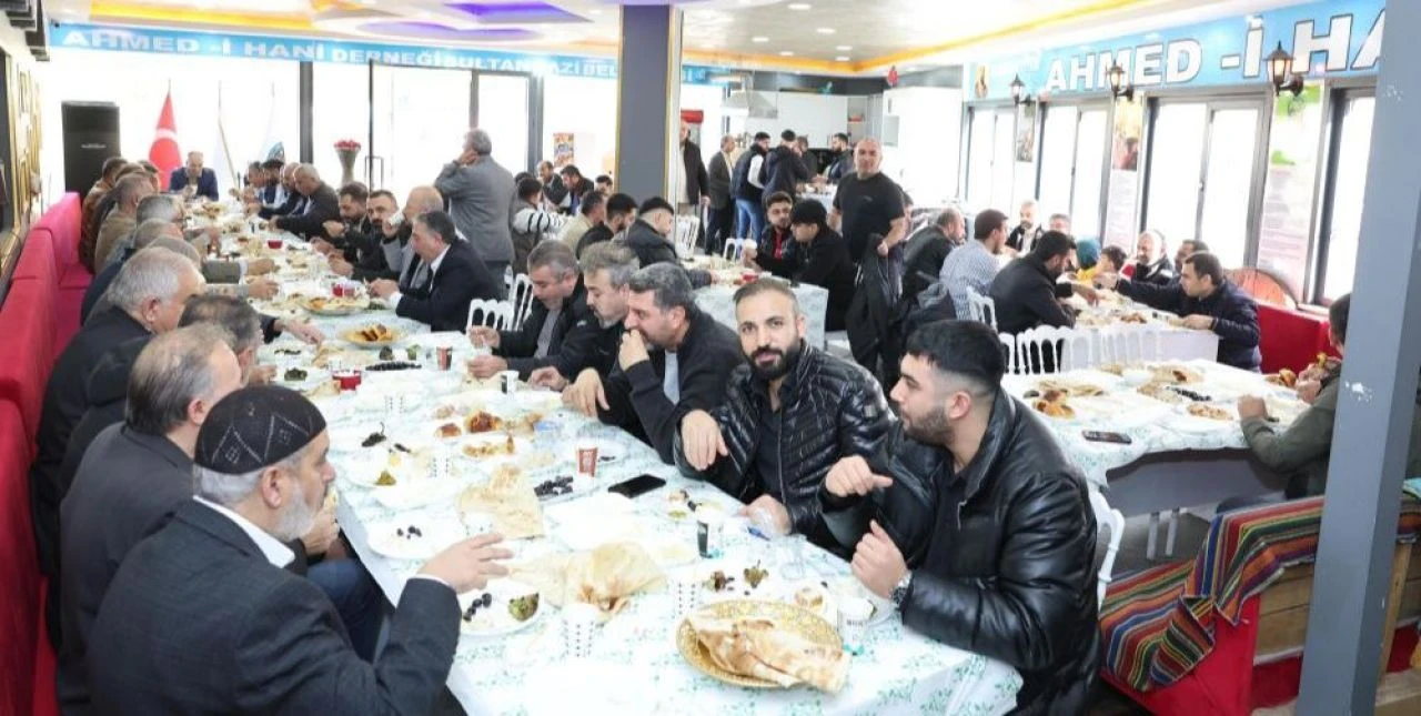 Ağrılılar Sultangazi'de kahvaltıda buluştu