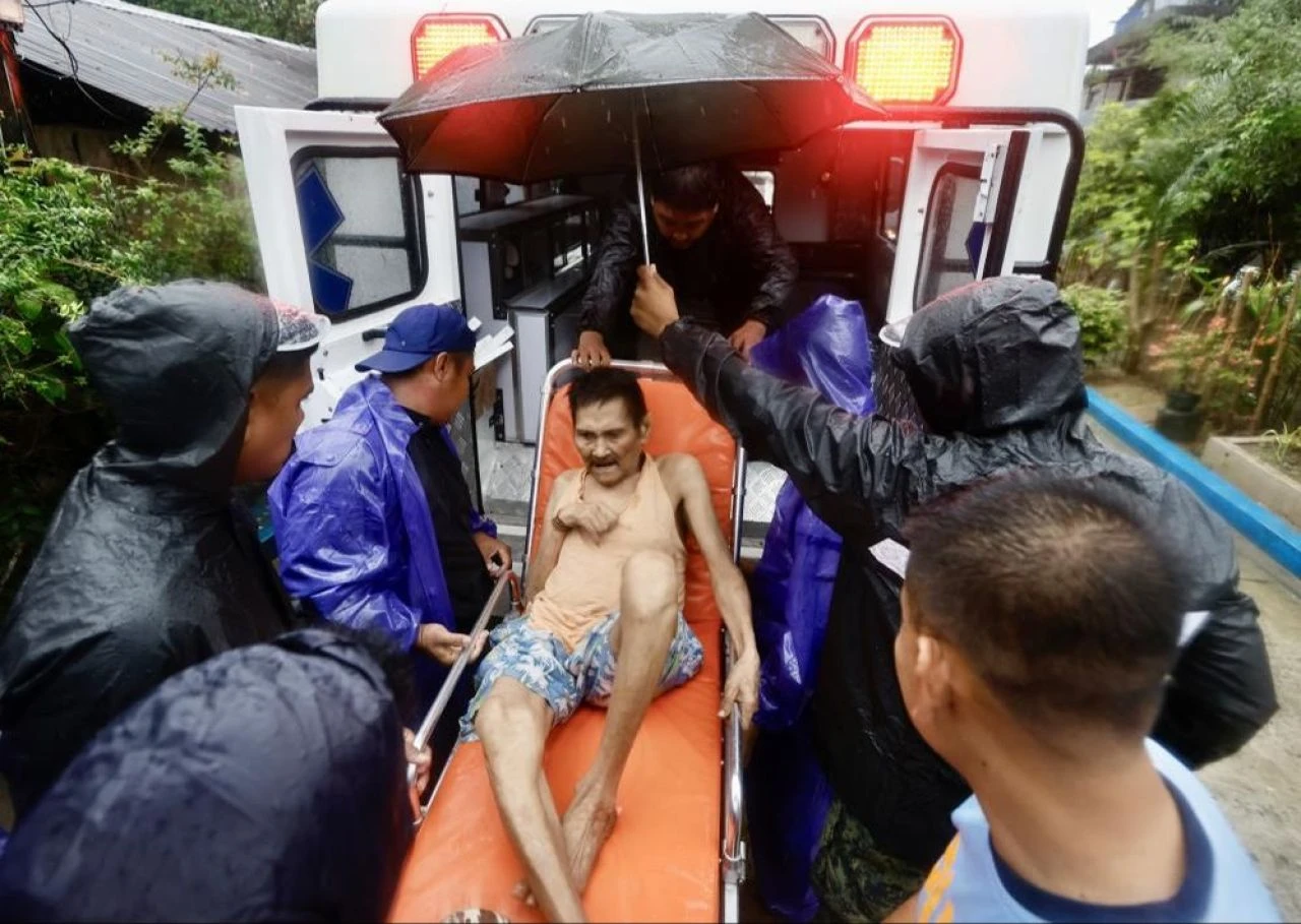 Filipinler'i vuran Yinxing Tayfunu'nun ardından Toraji kabusu: Binlerce kişi evinden oldu