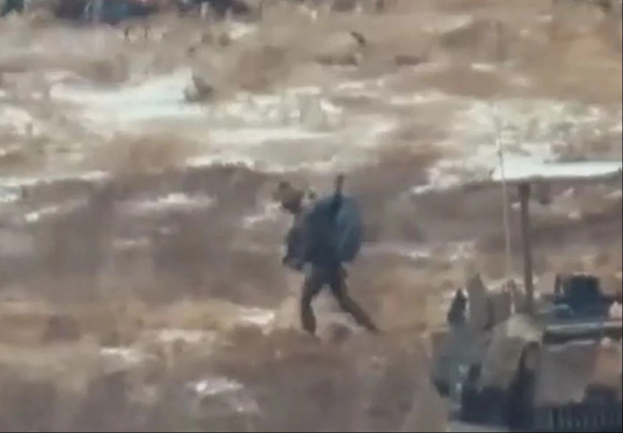 İsrail'in 15 askeri öldürüldü: Hamas'ın hedef aldığı anlar görüntülere yansıdı - 1. Resim