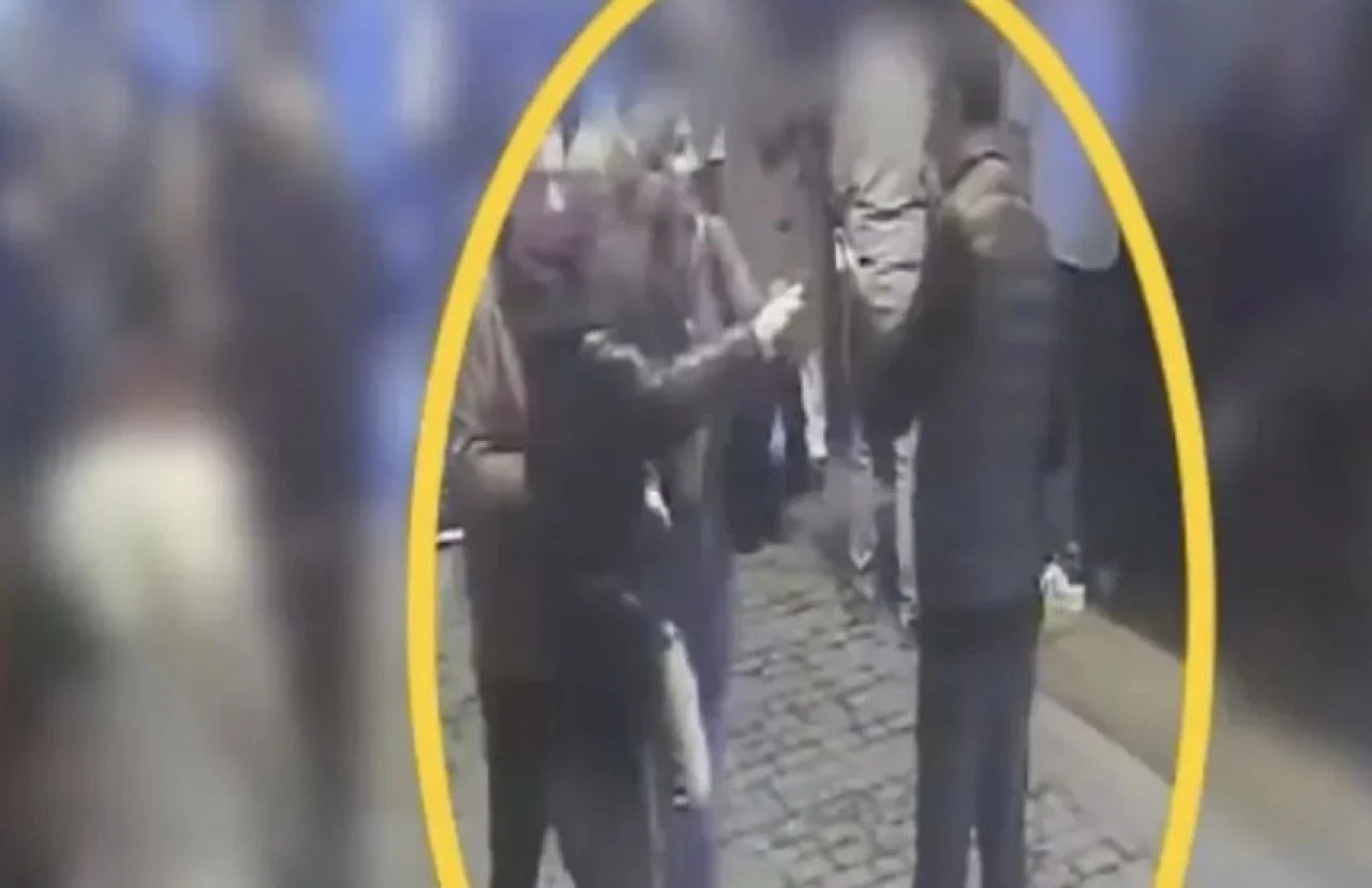 Nejat İşler'in olaylı gecesi! Alkolü fazla kaçırdı, yanından geçen garsona tokat attı