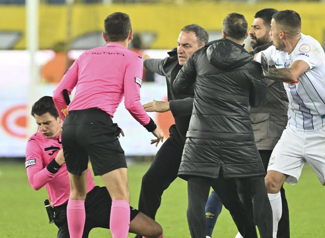 Son dakika | Halil Umut Meler'e yumruk atan eski Ankaragücü Başkanı Faruk Koca'nın cezası belli oldu - 1. Resim