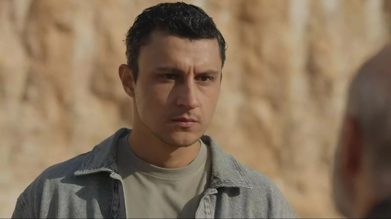 Uzak Şehir dizisinde Şahin Albora karakterini oynayan Alper Çankaya'nın yer aldığı dizi ve filmler - 1. Resim