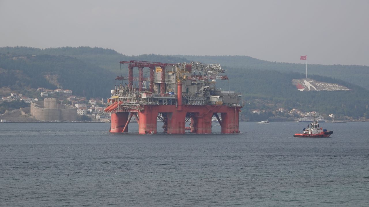 Çanakkale Boğazı tek yönlü gemi trafiğine kapatıldı - 1. Resim