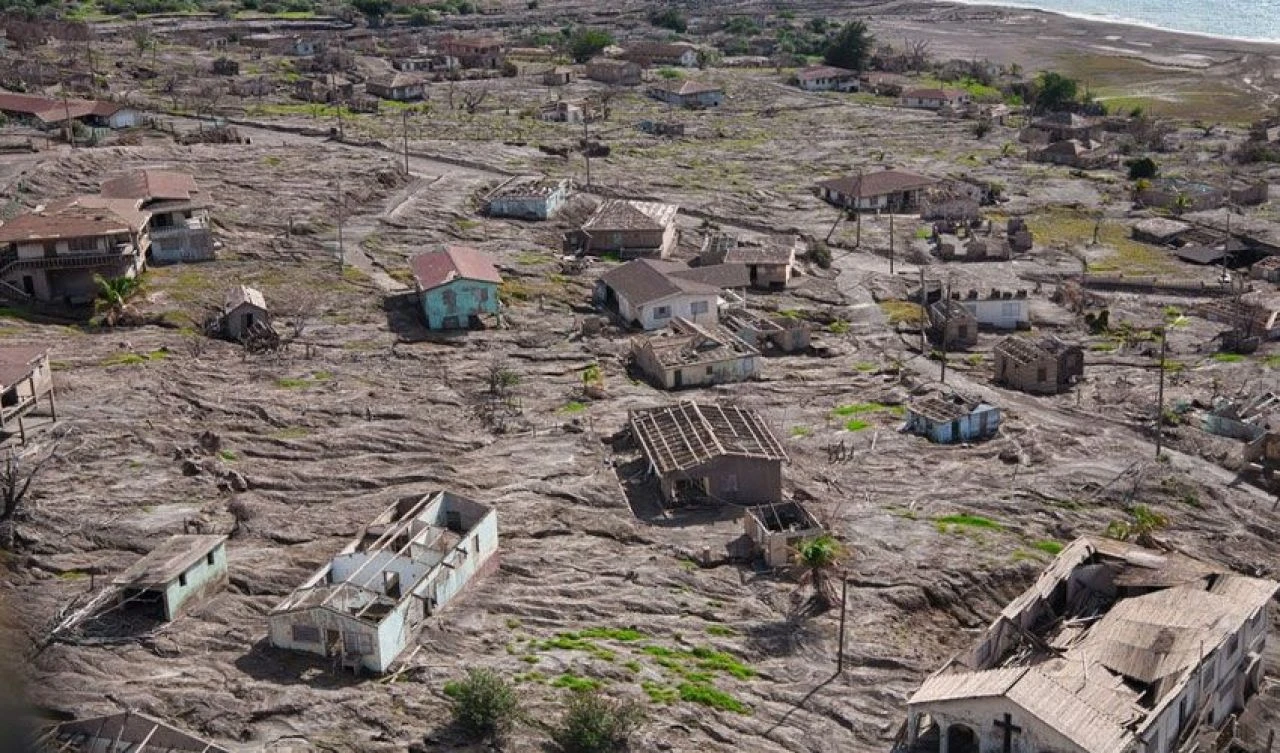 Dakikalar içinde hayalet şehre dönüştü! Zümrüt ada karanlık turizmin merkezi haline geldi