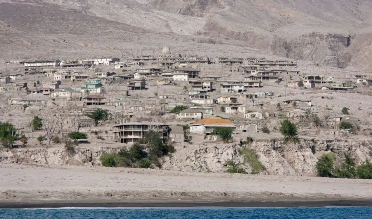 Dakikalar içinde hayalet şehre dönüştü! Zümrüt ada karanlık turizmin merkezi haline geldi