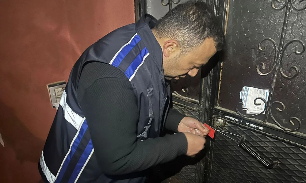 Faciaya ramak kala... Binanın zemini çöktü: AFAD ekipleri bölgede