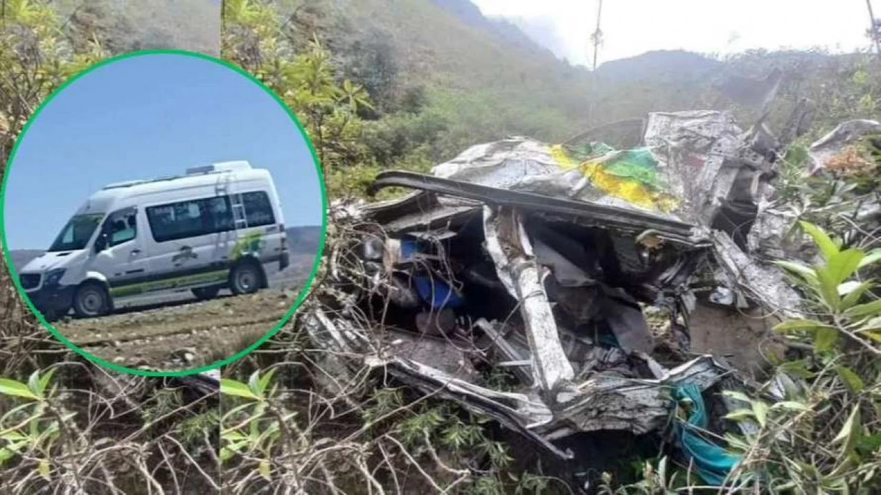 Minibüs uçuruma yuvarlandı! En az 11 ölü var