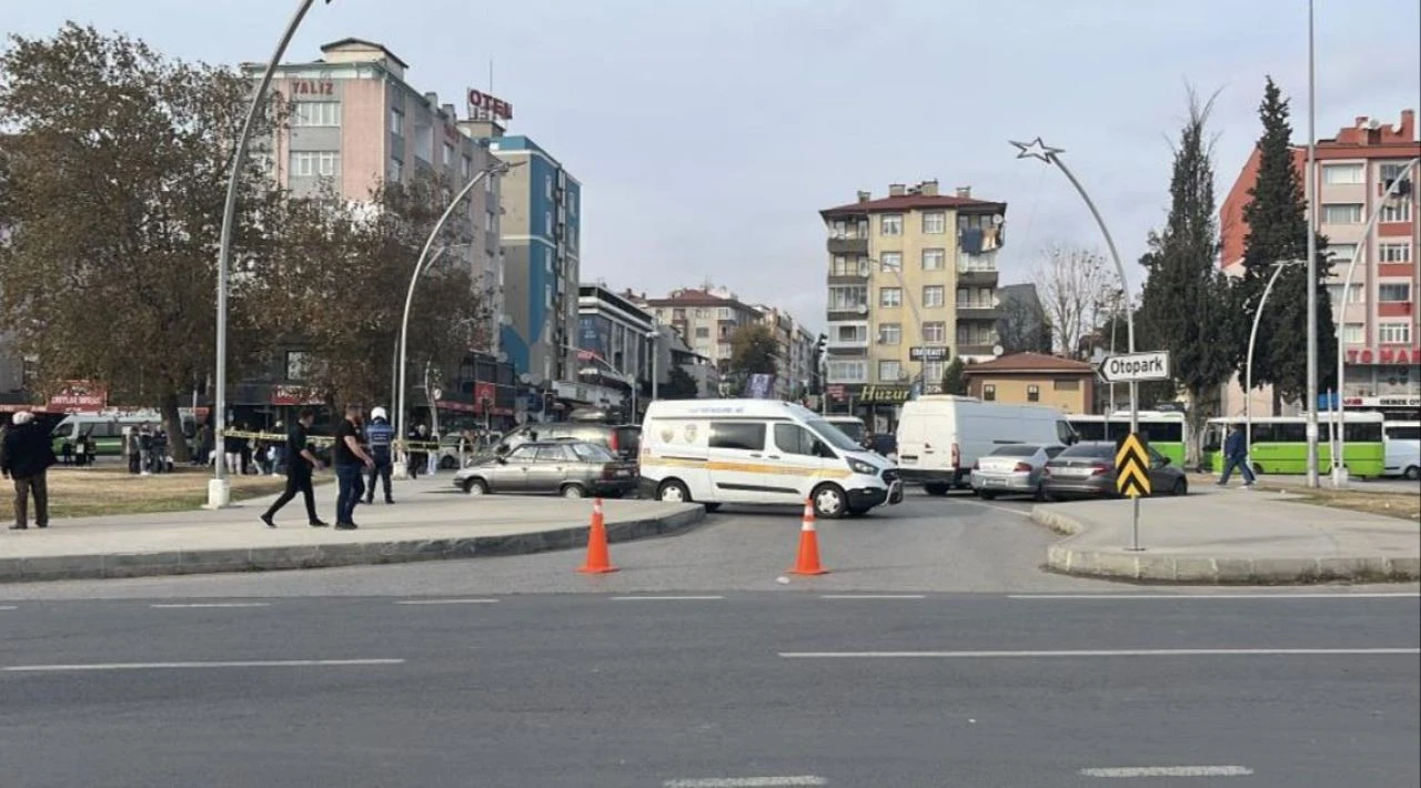 Minibüsün içini görenler şoka uğradı! Park halindeki araçta ölü halde bulundu