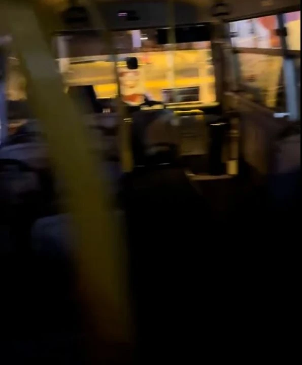 Otobüste uyuyakalan genç uyandığında hayatının şokunu yaşadı! "İmdat, çıldırıyorum" - 2. Resim