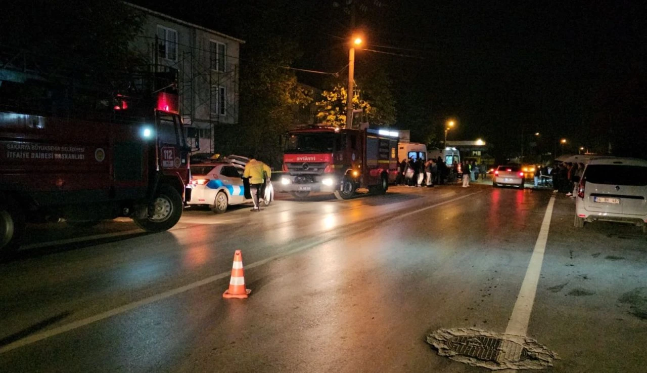 Sakarya'da korkunç kaza! Önce ambulans sonra pikap çarptı | Ölü ve yaralılar var - 2. Resim