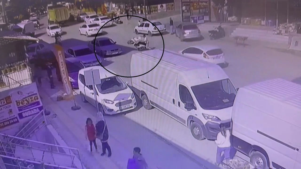 Şov yapayım derken kaza yaptı! Trafikte şoke eden anlar kamerada