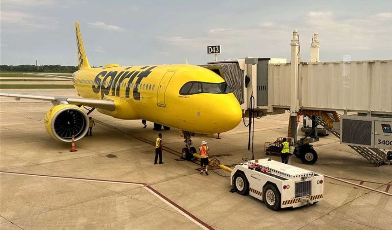 Yolcu uçağına kurşun yağmuru! Tüm uçuşlar askıya alındı - 2. Resim