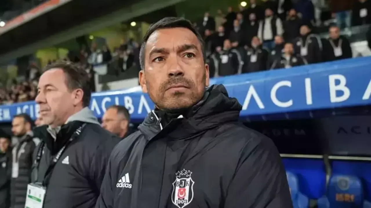 Beşiktaş’ın van Bronckhorst kararı belli oldu! Hasan Arat açıklama yaptı - 2. Resim