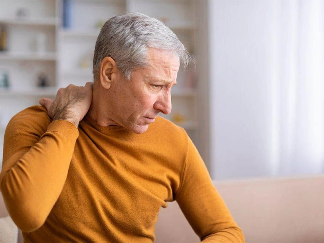 Boyun tutulmasına iyi gelen şeyler ve egzersizler nedir? Evde ve en hızlı boyun tutulmasına ne iyi gelir?