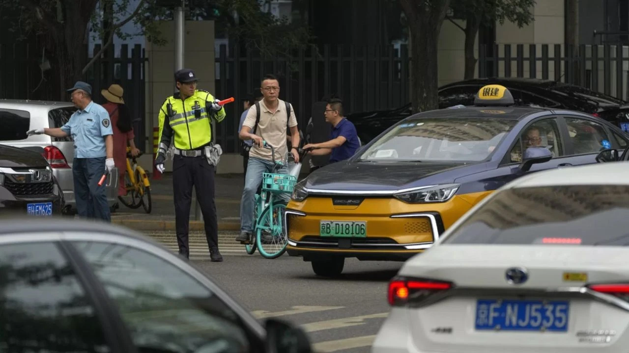 Çin'i dünyayı sarsan katliam! Eşinden boşanan adam arabasını kalabalığa sürdü: 35 ölü, 43 yaralı - 1. Resim
