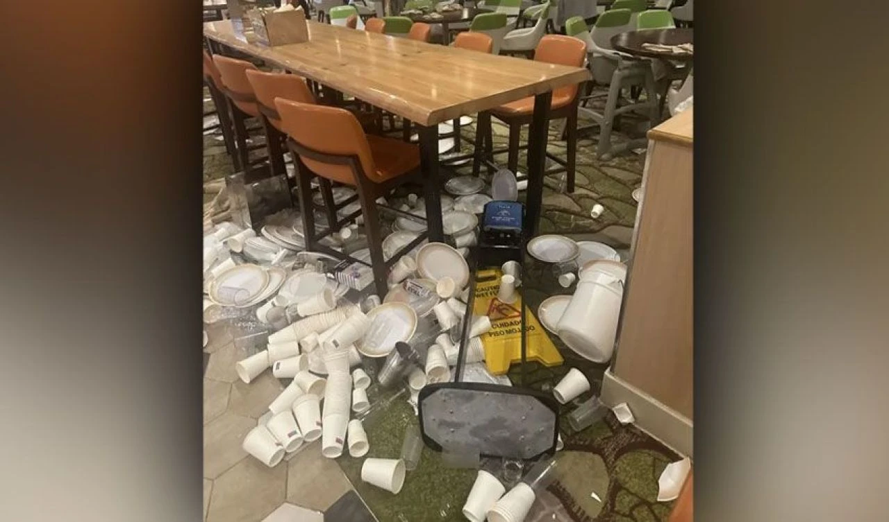 Fırtına devasa gemiyi 45 derece yan yatırdı! Eşyalar devrildi, yolcu yaralandı, işte o anlar