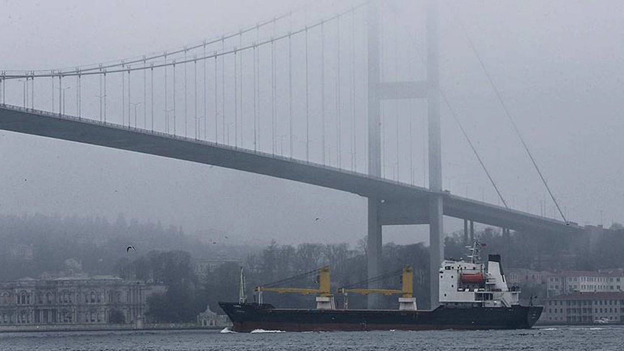 İstanbul Boğazı&#039;nda gemi trafiği çift yönlü askıya alındı