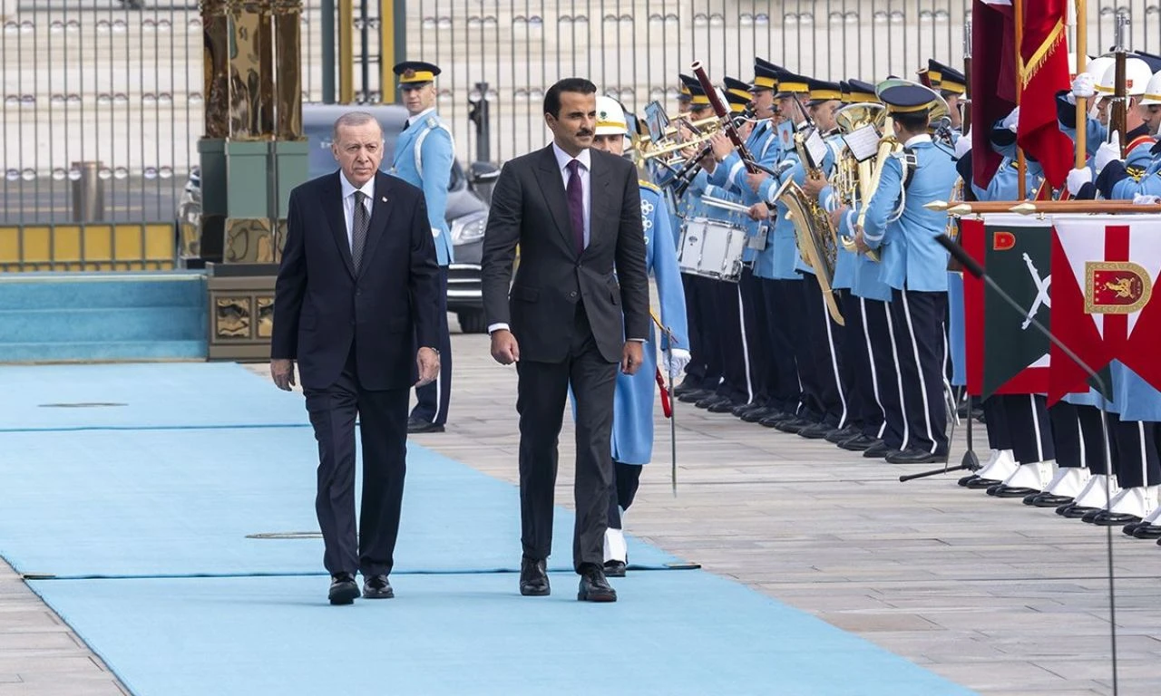 Son dakika! Cumhurbaşkanı Erdoğan'dan Katar Emiri Al Sani'ye görkemli karşılama - 1. Resim