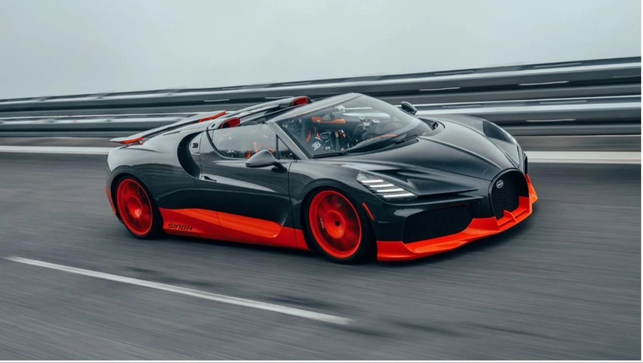 Bugatti'nin yeni modeli resmen uçtu: 453.91 km hız ile dünya rekoru - 1. Resim