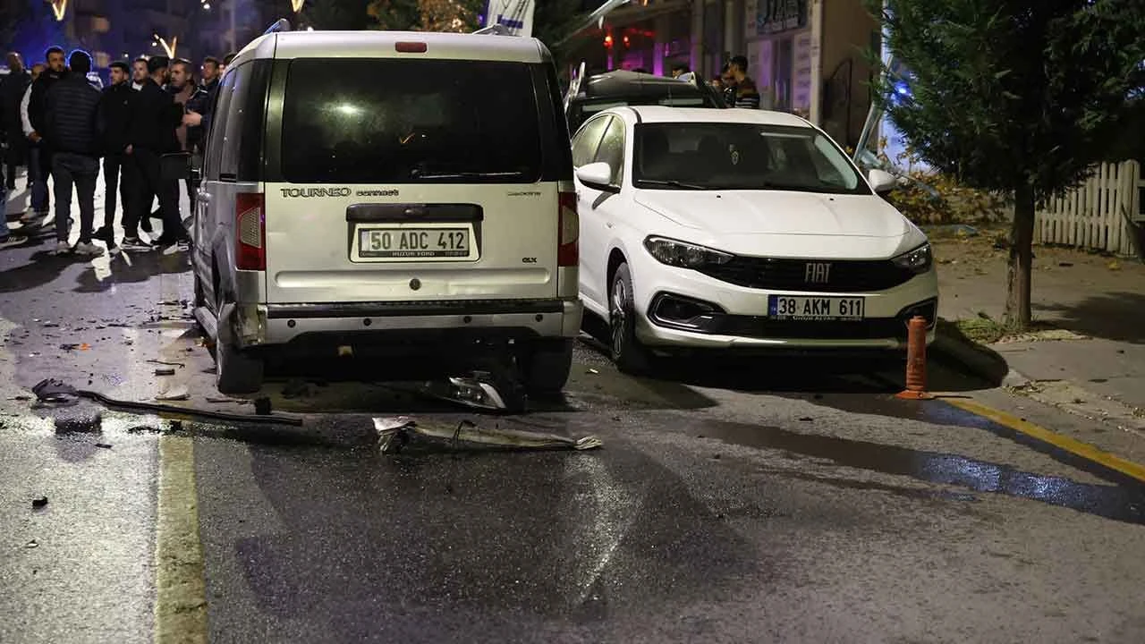 Alkollü sürücü dehşet saçtı! 4 aracı biçti, ortalık savaş alanına döndü - 2. Resim