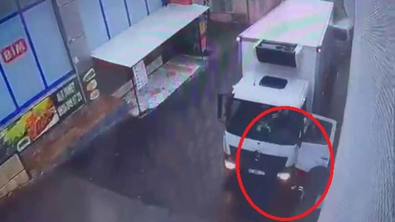 Bursa'da korku dolu anlar! Kamyonun freni boşaldı, sürücü kapıda asılı kaldı