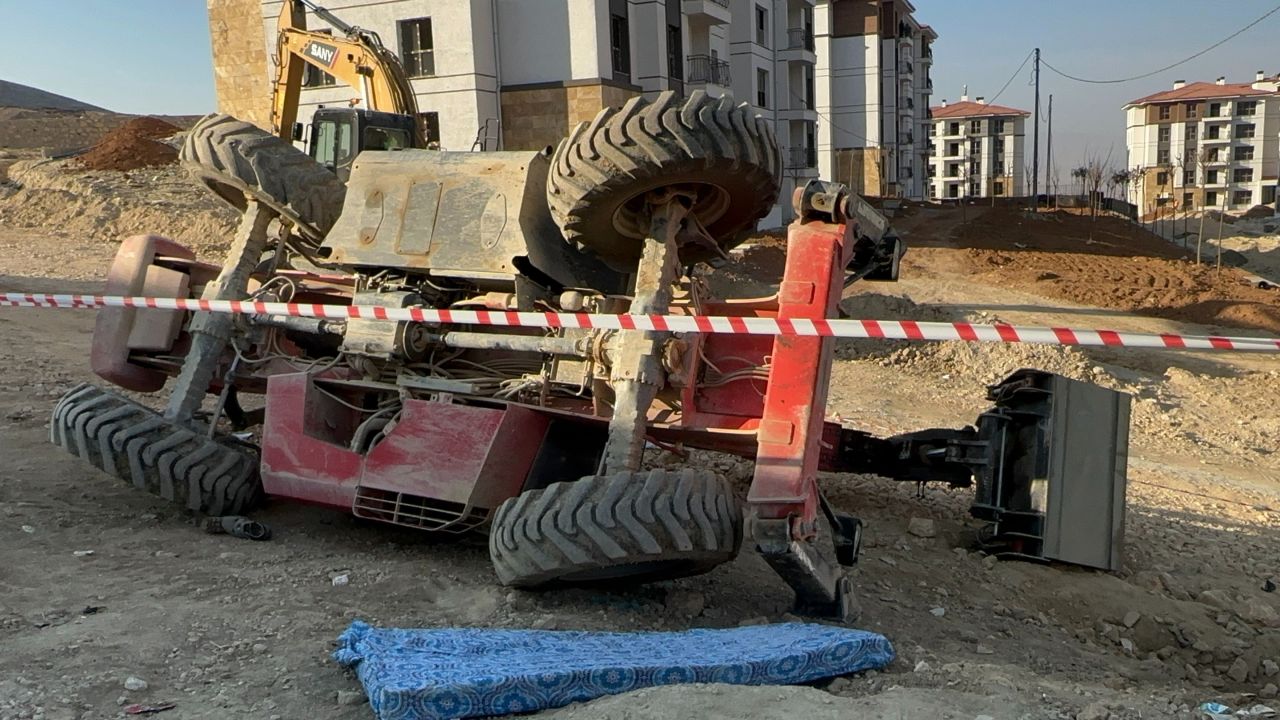 Şantiyede feci ölüm! Operatör lavaboya gitti, 2 genç korkunç şekilde can verdi - 1. Resim