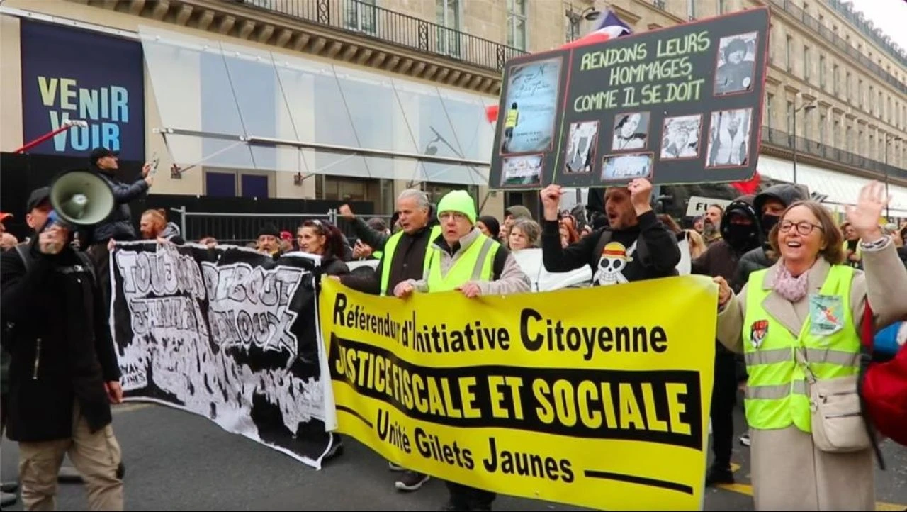 Sarı yelekliler 6. yılında: Macron istifa!