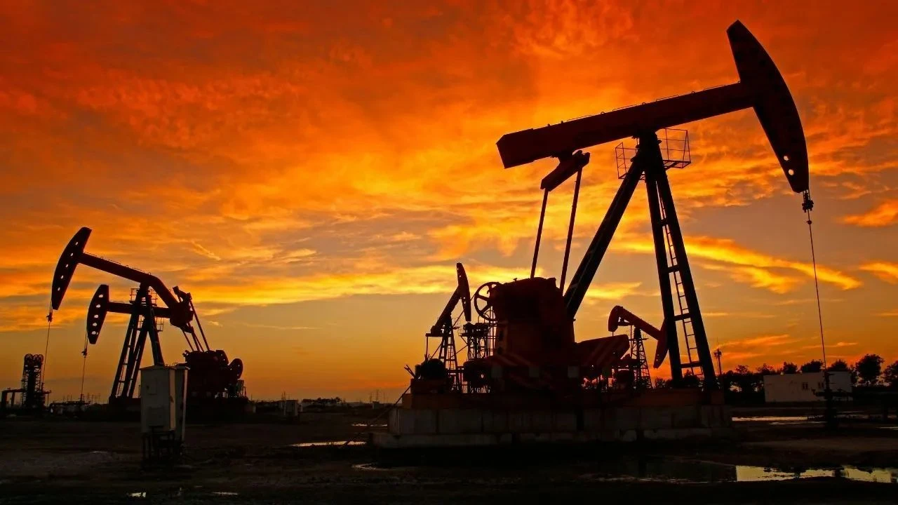 Sürücülere müjde! Akaryakıtta tabelalar değişiyor: Pazartesi günü pompaya yansıyacak - 1. Resim