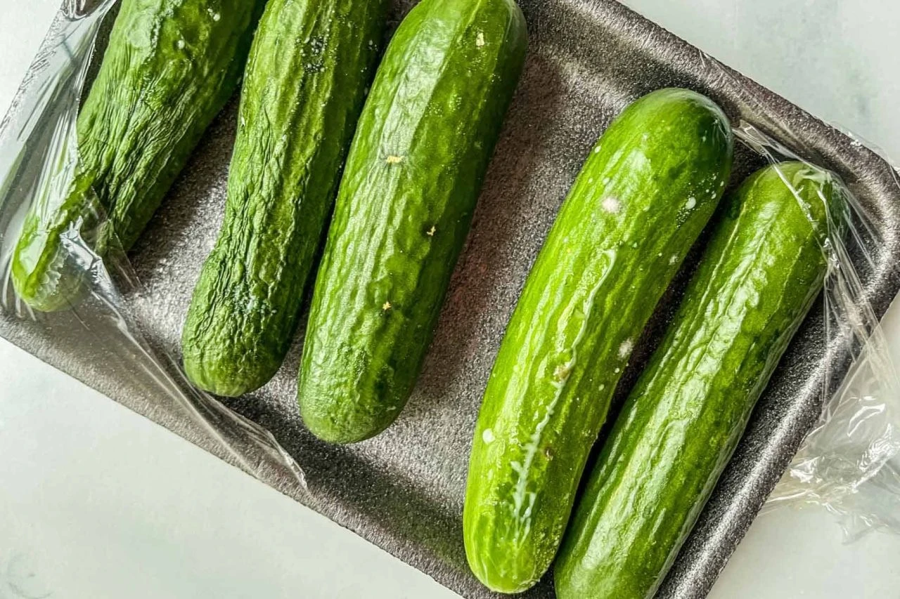 Büzüşmüş salatalıkları yeniden tazeleştirmek mümkün! Gözlerinize inanamayacaksınız