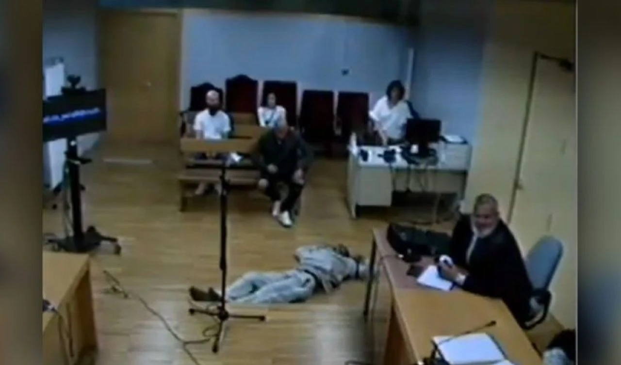 Duruşma salonunda tuhaf olaylar! 'Deli' ve 'Şişman' lakaplı sanıkların yaptıklarına akıl ermedi
