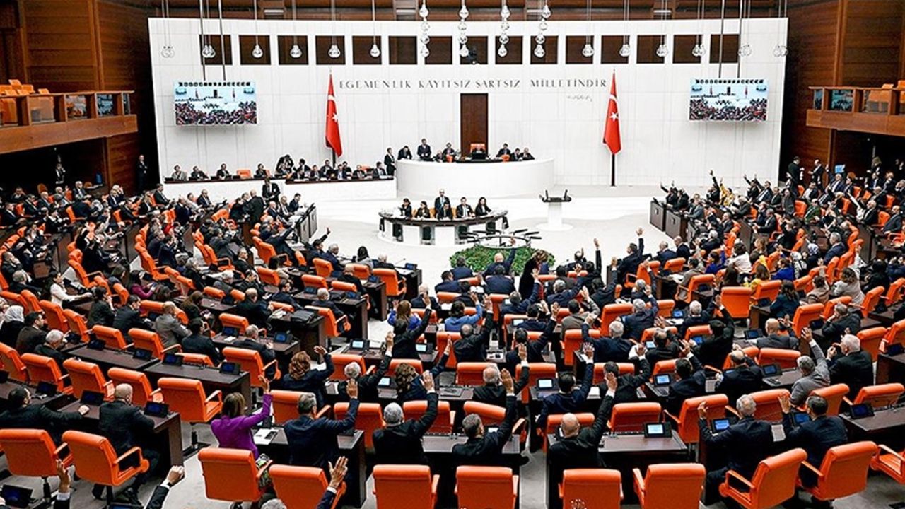 Meclis&#039;in gündeminde! Yetkisiz çakar kullananlar yandı: Cezası 15 kat artıyor