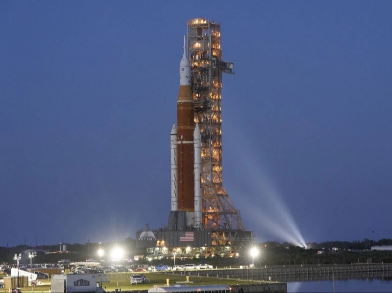 Ay'a dönüş hayal olabilir! NASA'nın dev roketi SLS, iptal tehlikesiyle karşı karşıya - 2. Resim