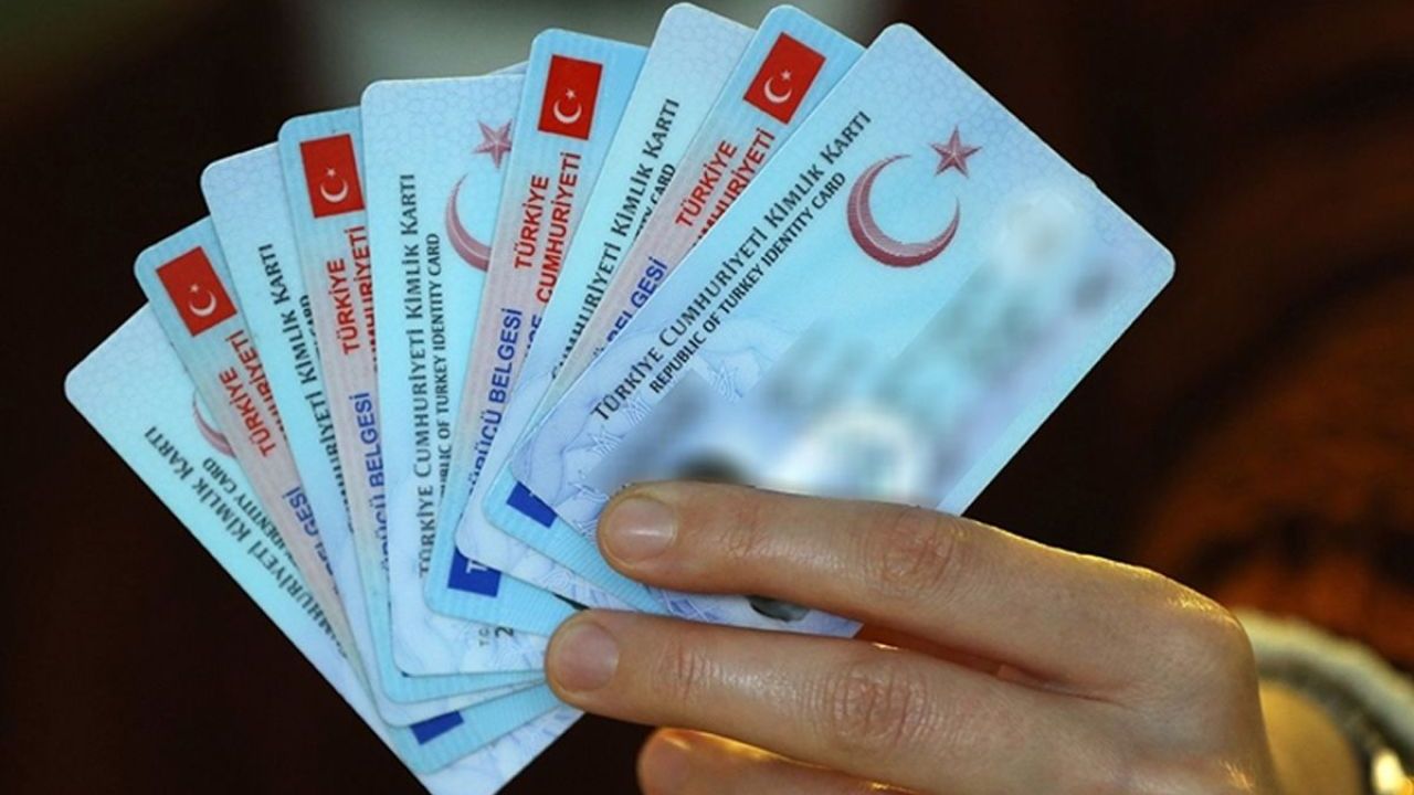 Ehliyet yenileme ücreti ne kadar? 2025 yılı için ehliyet yenileme ücretleri araştırılıyor