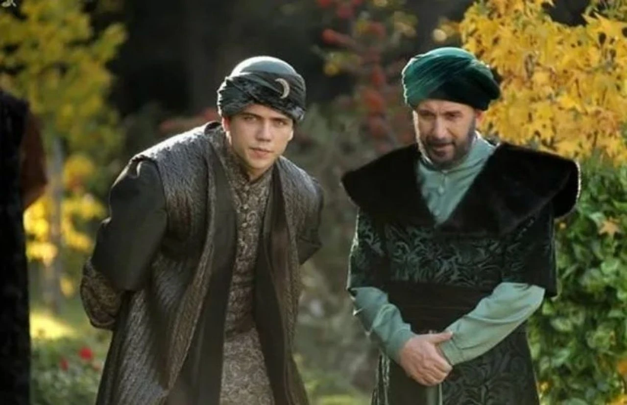Tolga Sarıtaş kahkahaya boğdu! Bakın nasıl Söz seti diyerek Erkenci Kuş setinde kendini buldu - 2. Resim