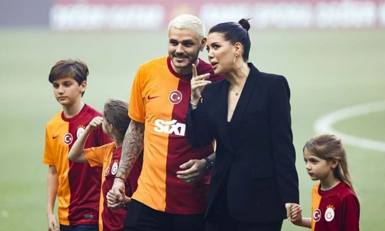 Wanda Nara, Mauro Icardi'den servet istedi sosyal medya yıkıldı: Yenge bize Osimhen'i alsana - 1. Resim