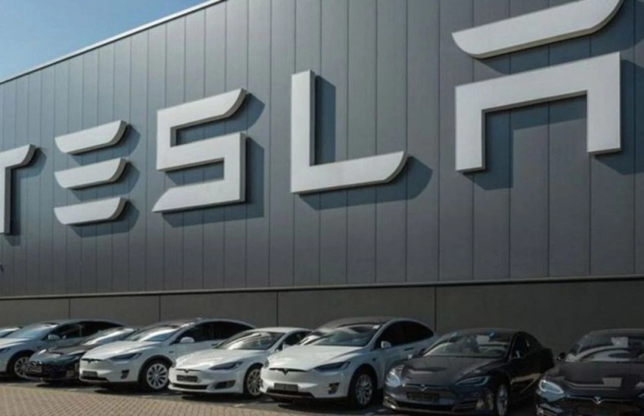 Tesla evden çalışacak personel arıyor.