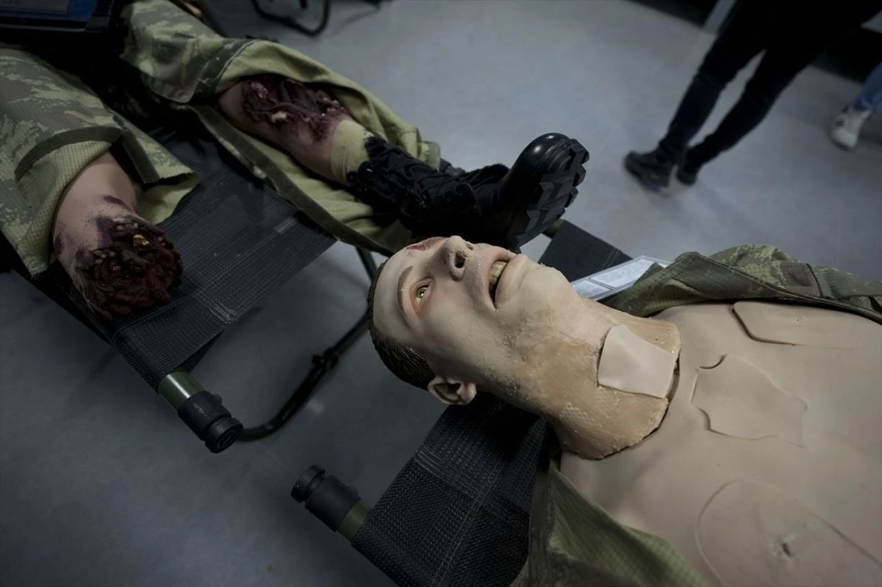 Film seti değil bordo bereli eğitimi! TSK'dan nefes kesen görüntüler