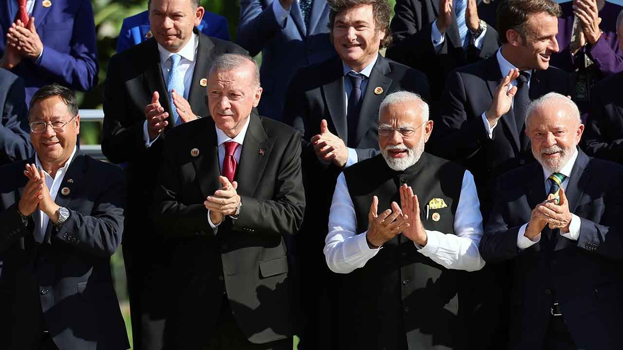 G20 Zirvesi'nde liderler aynı karede! Aile fotoğrafında dikkat çeken görüntü - 2. Resim