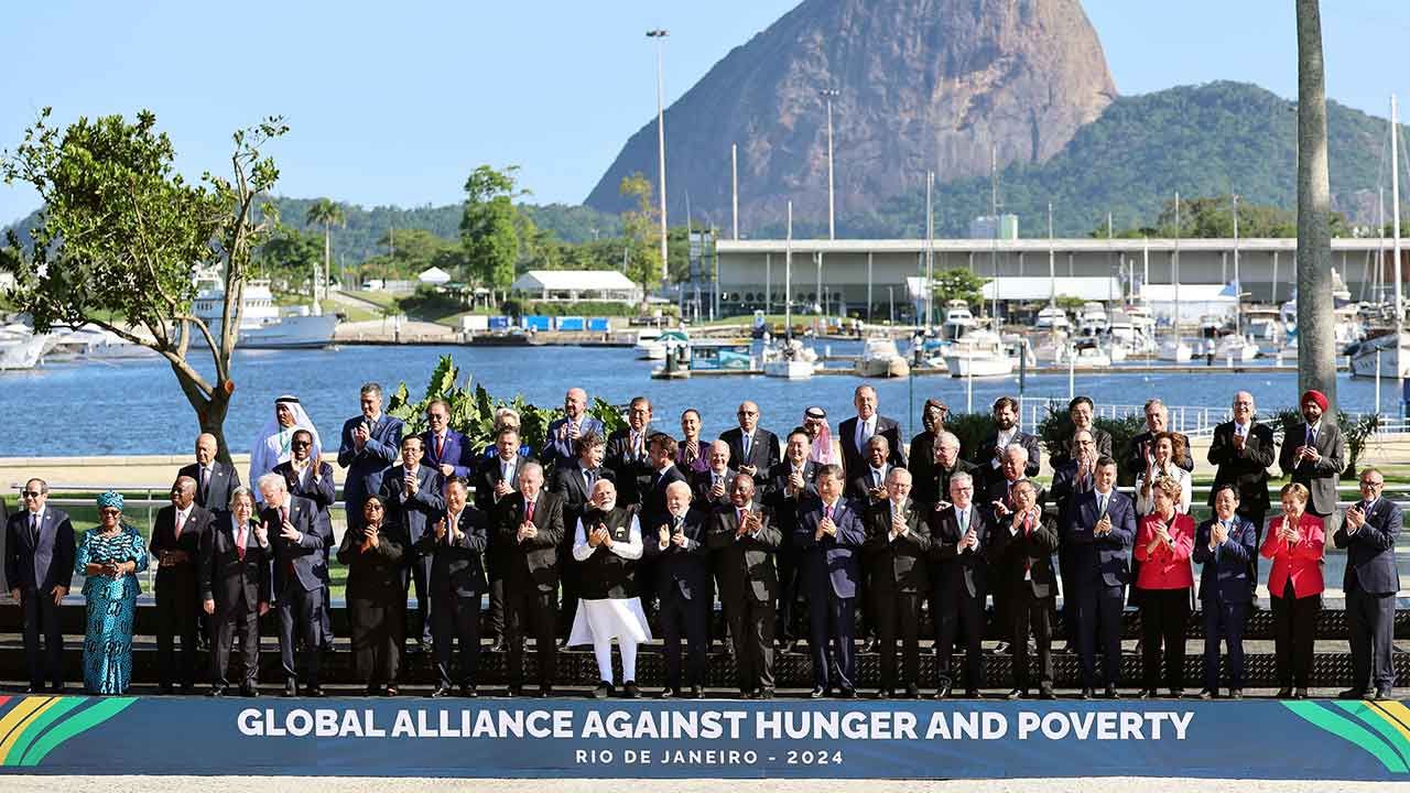 G20 Zirvesi'nde liderler aynı karede! Aile fotoğrafında dikkat çeken görüntü - 1. Resim