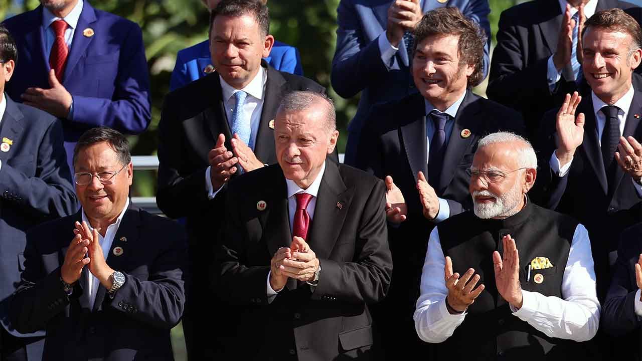 G20 Zirvesi'nde liderler aynı karede! Aile fotoğrafında dikkat çeken görüntü - 3. Resim