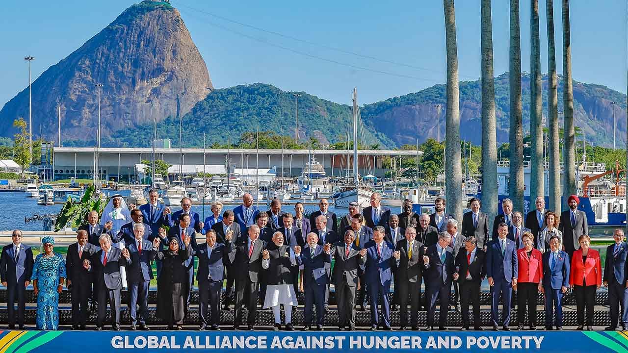 G20 Zirvesi'nde liderler aynı karede! Aile fotoğrafında dikkat çeken görüntü - 4. Resim