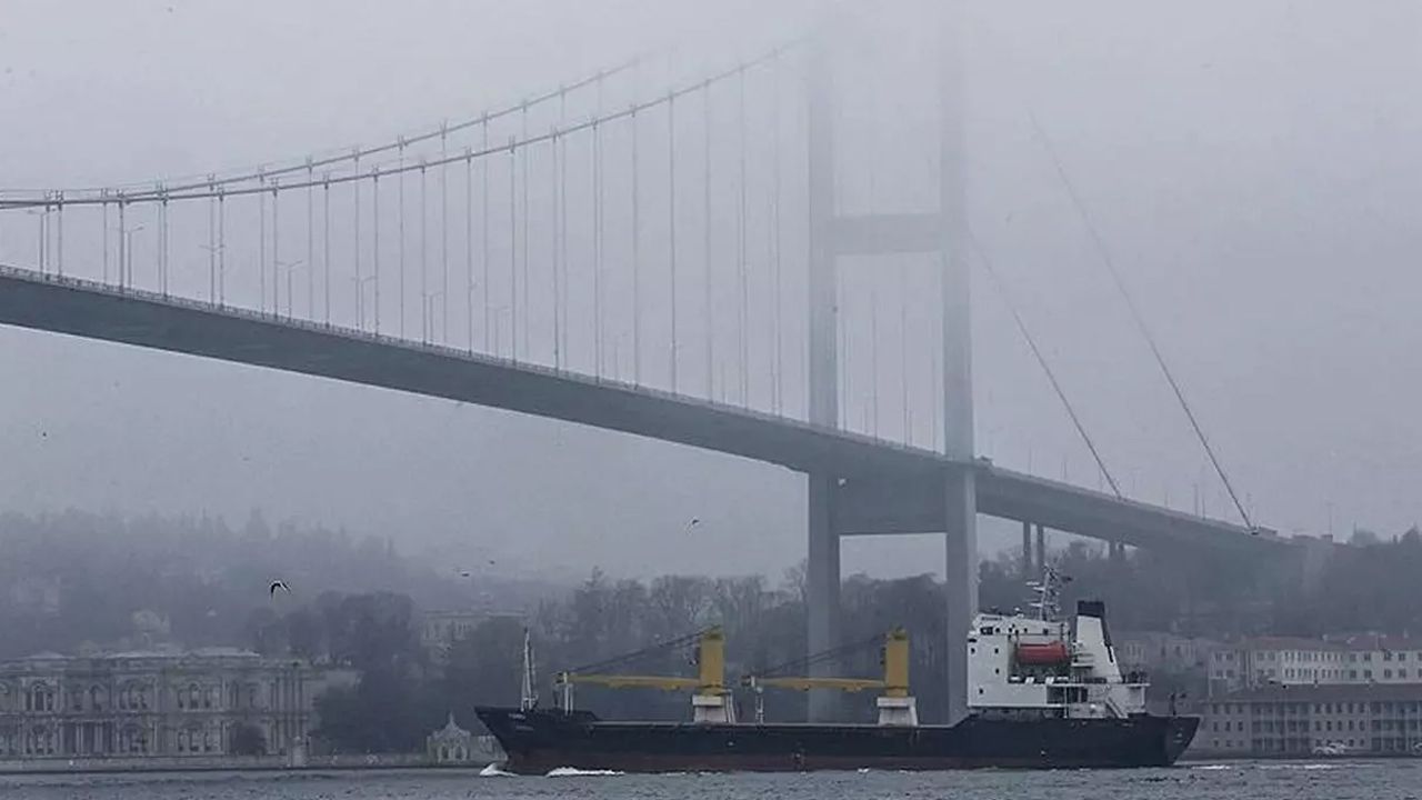 İstanbul Boğazı&#039;nda gemi trafiği askıya alındı