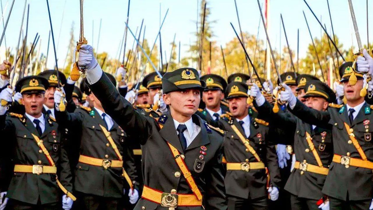 Özgür Özel'in 'kılıçlı yemin' çıkışına AK Parti'den sert tepki: Disiplin temel kuraldır! - 1. Resim