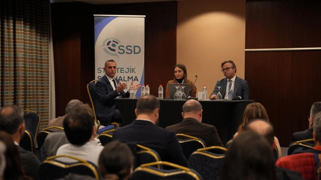'Savunma ve Satınalma'da Yapay Zeka' Zirvesi'ne yoğun ilgi