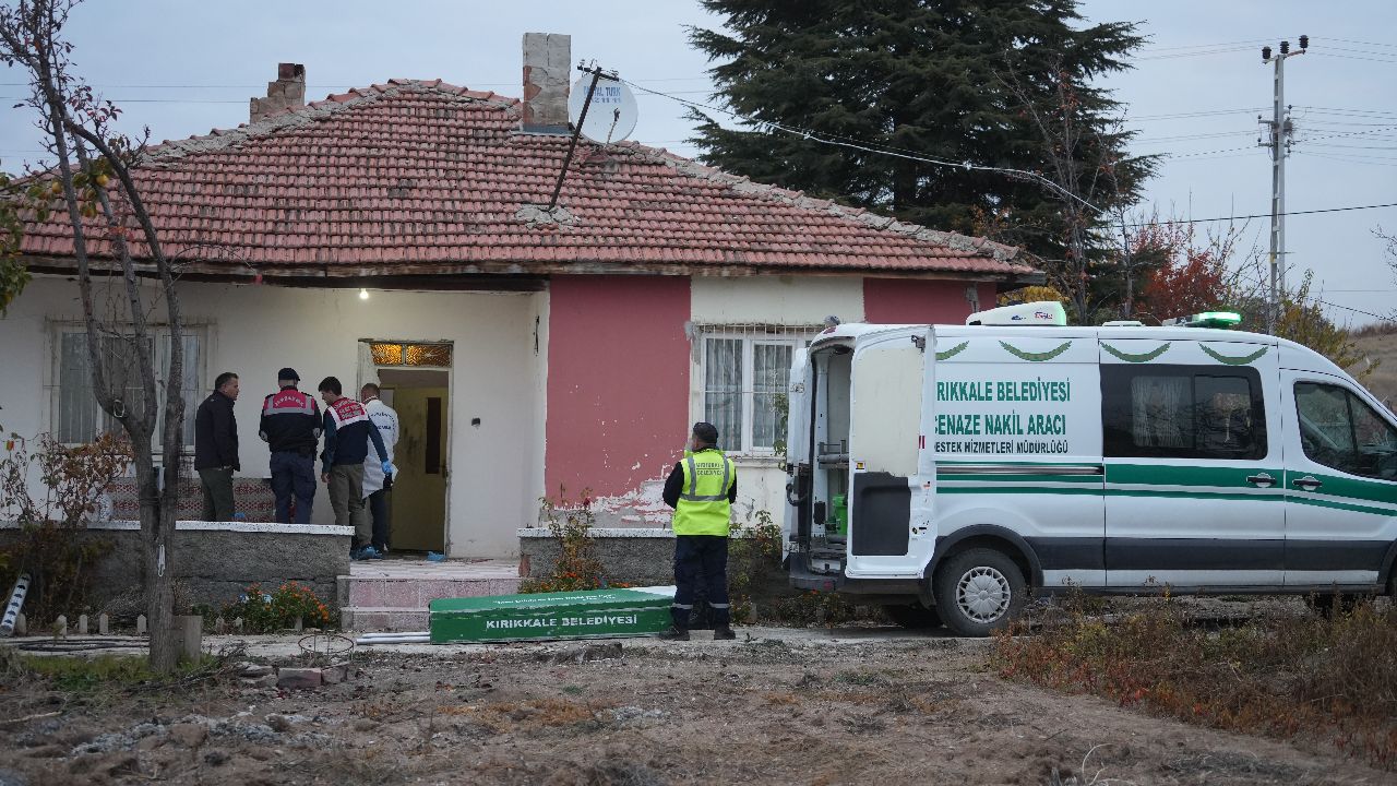 Şizofreni hastasının gözü döndü bıçakla ailesine saldırdı: Annesinin durumu ağır