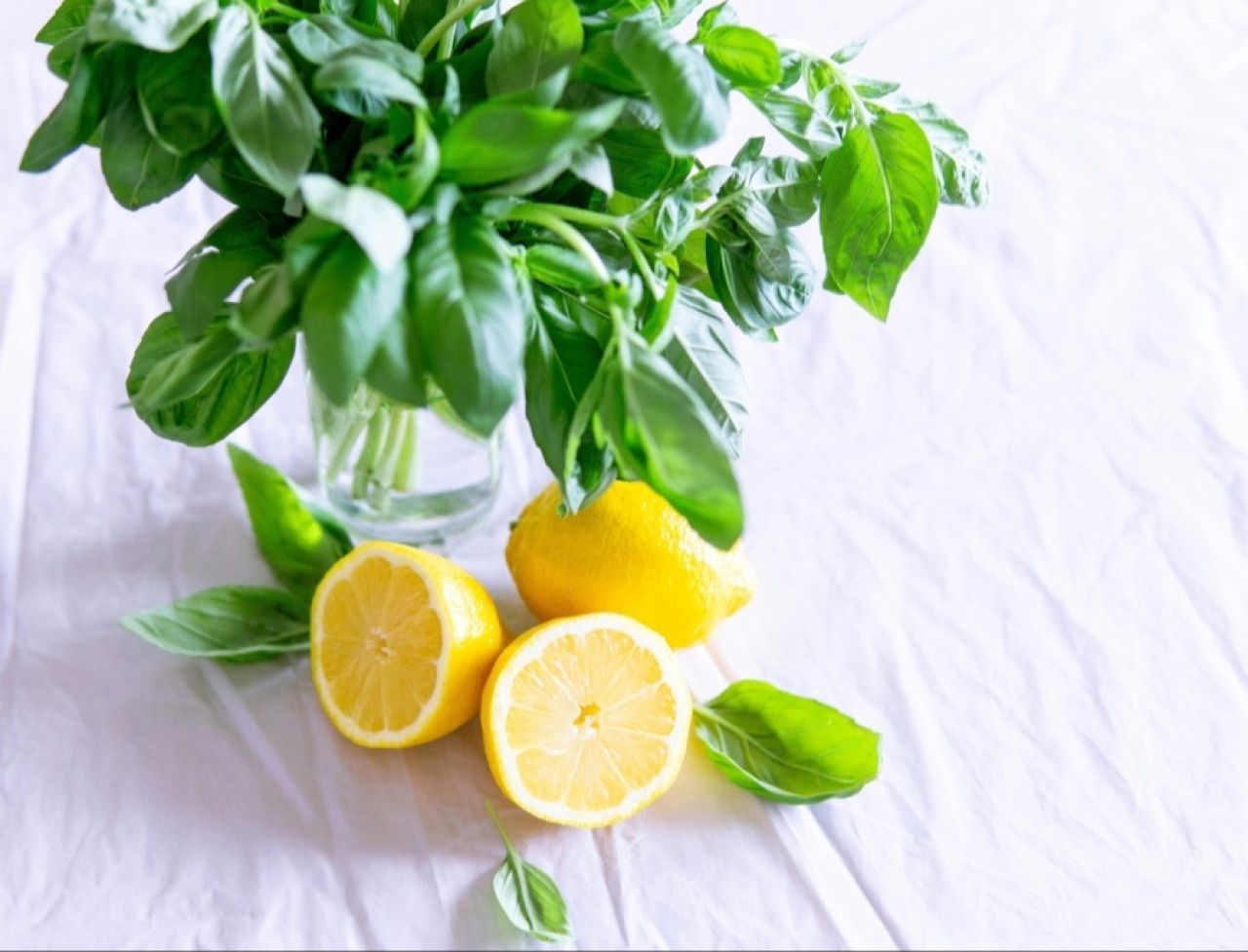 Yatmadan önce başucunuza bir parça limon koyun, olacakları izleyin! Faydaları saymakla bitmiyor - 1. Resim