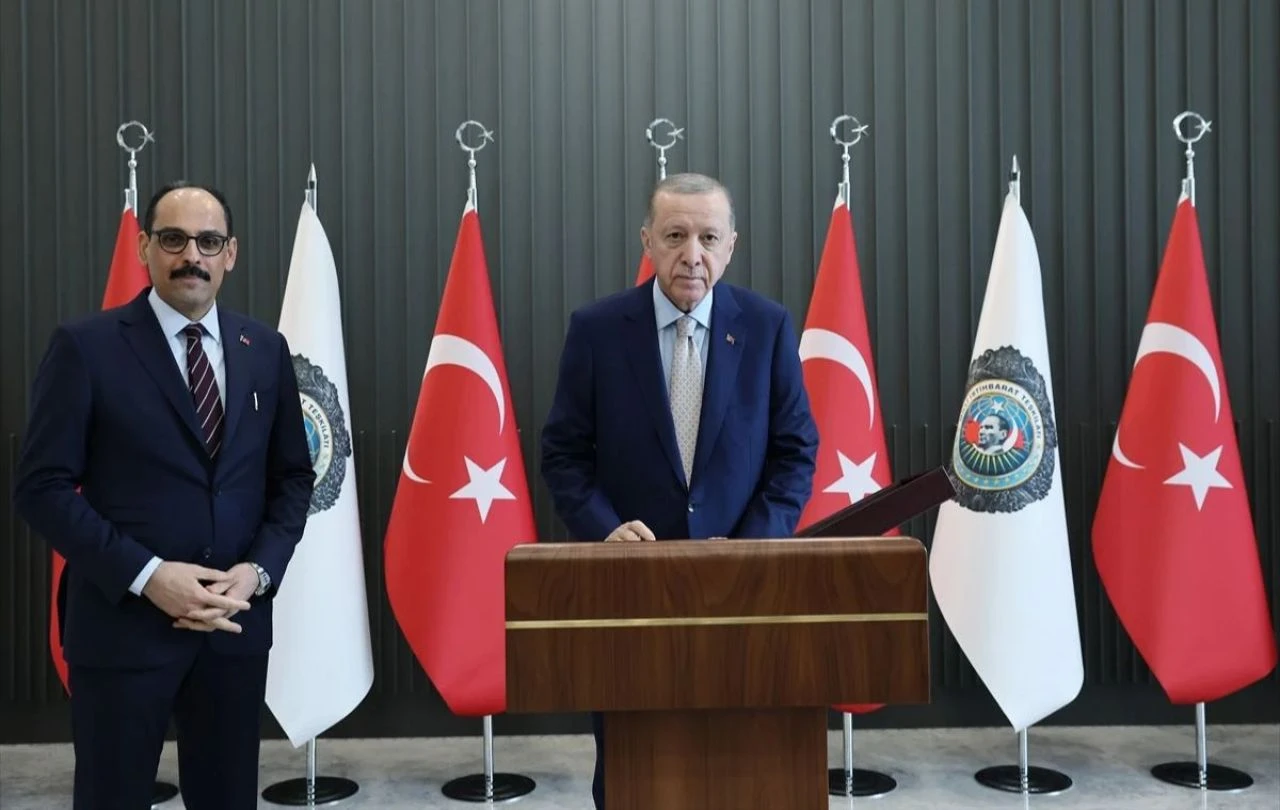 MİT Başkanı İbrahim Kalın'dan CHP'ye sunum! Terörle mücadele stratejisini anlattı - 3. Resim